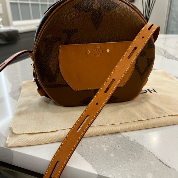 LOUIS VUITTON Reverse Monogram Giant Boite Chapeau Souple Bag - Picture 10 of 16